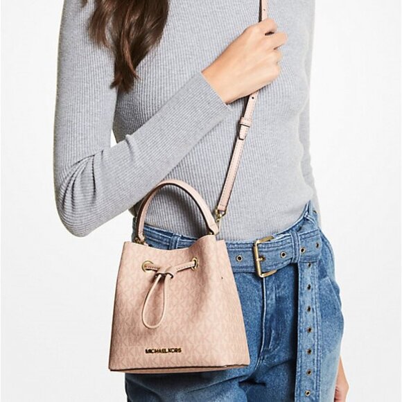 NWT MICHAEL KORS SURI BUCKET DRAWSTRING CROSSBODY BAG SIGNATURE BLUSH - Picture 12 of 12